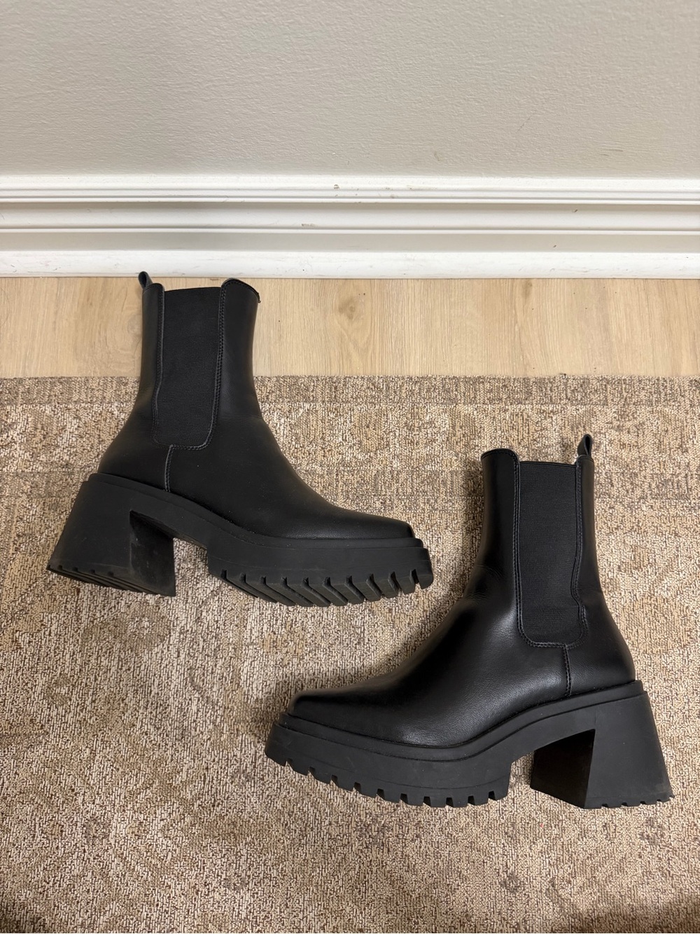 Steve Madden Parkway Black Platform Chelsea Boots Size 8.5 Women - Picture 6 of 7